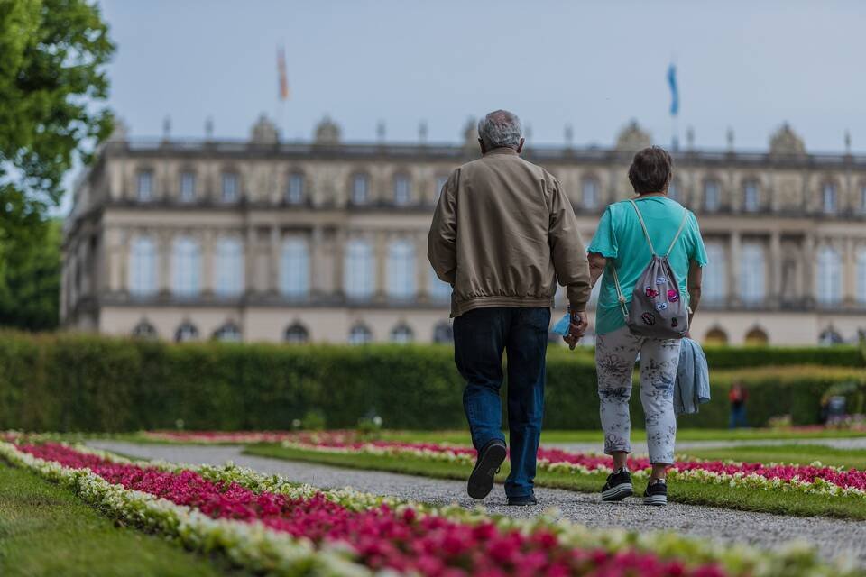 Casal aproveitando um passeio